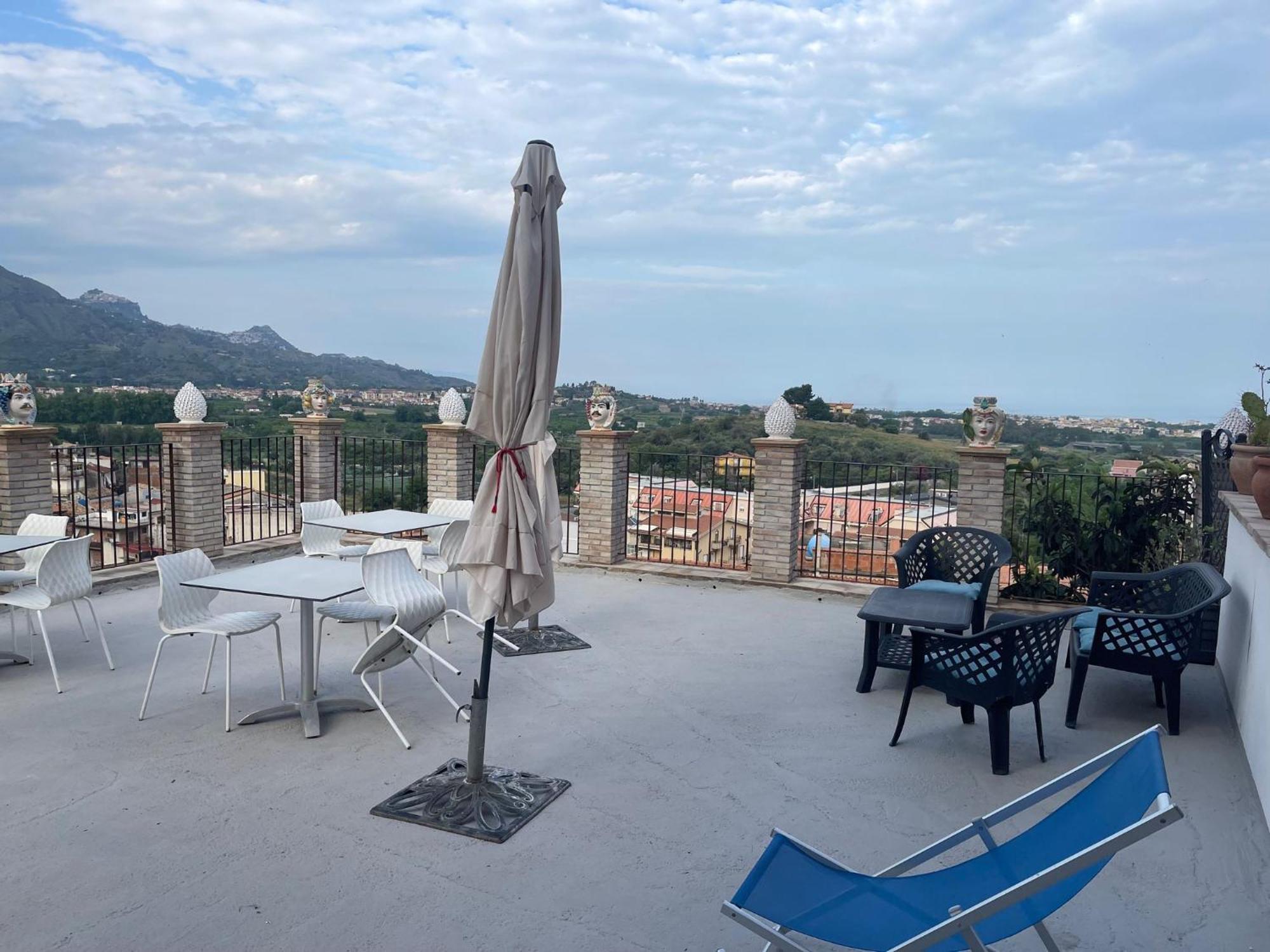 Bed And Relax-Il Maniero Bed & Breakfast Calatabiano Bagian luar foto