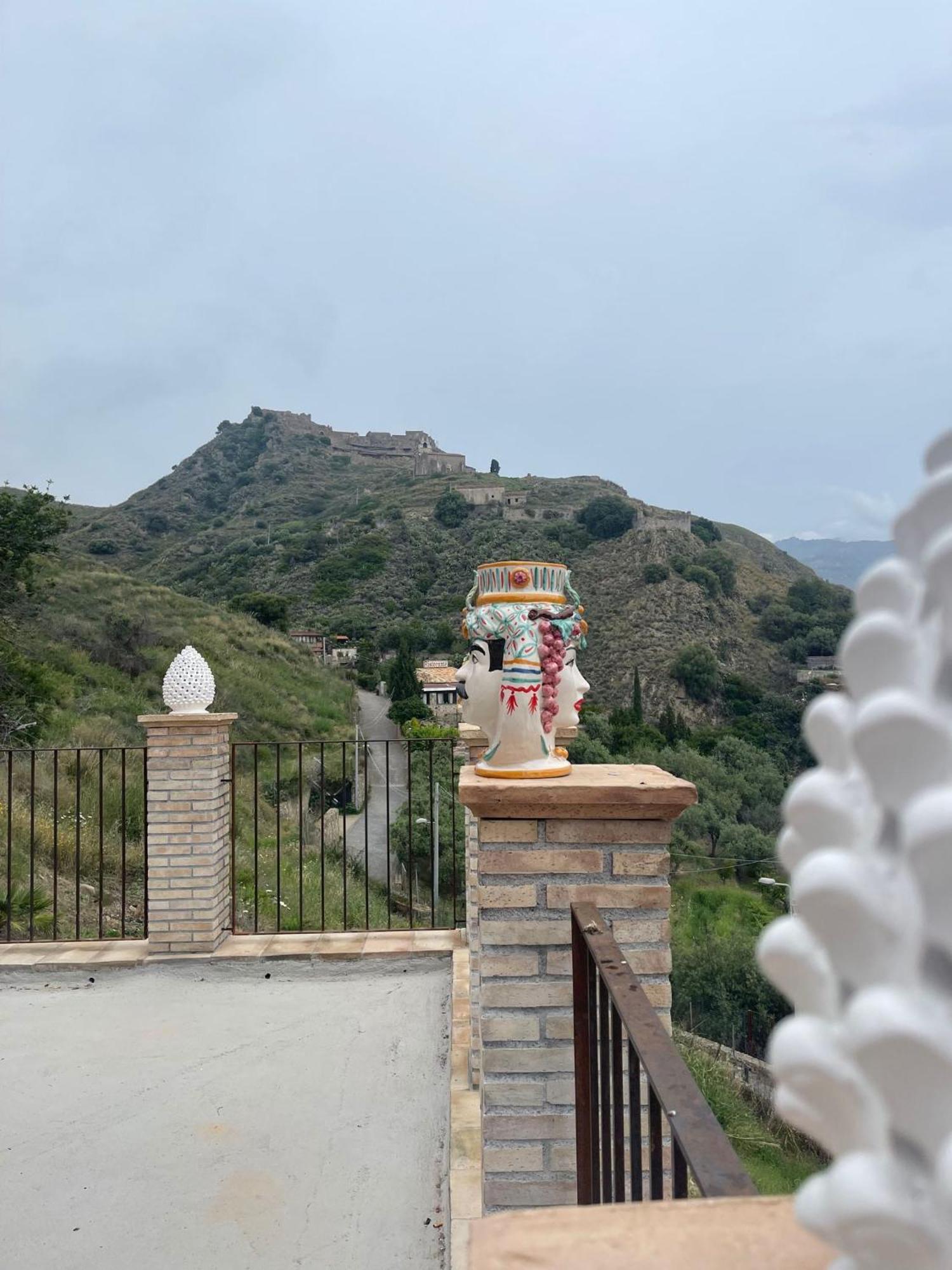 Bed And Relax-Il Maniero Bed & Breakfast Calatabiano Bagian luar foto