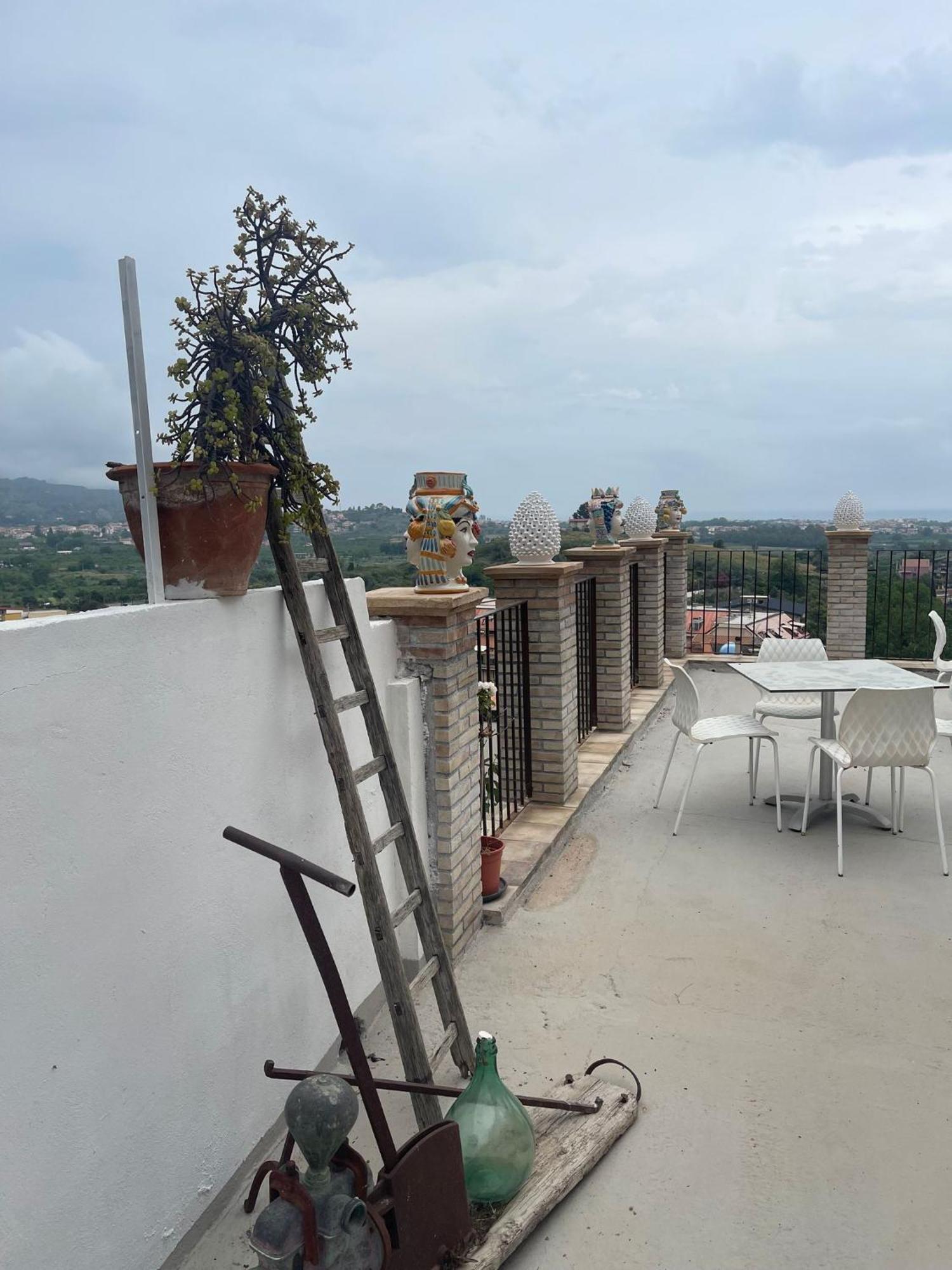 Bed And Relax-Il Maniero Bed & Breakfast Calatabiano Bagian luar foto