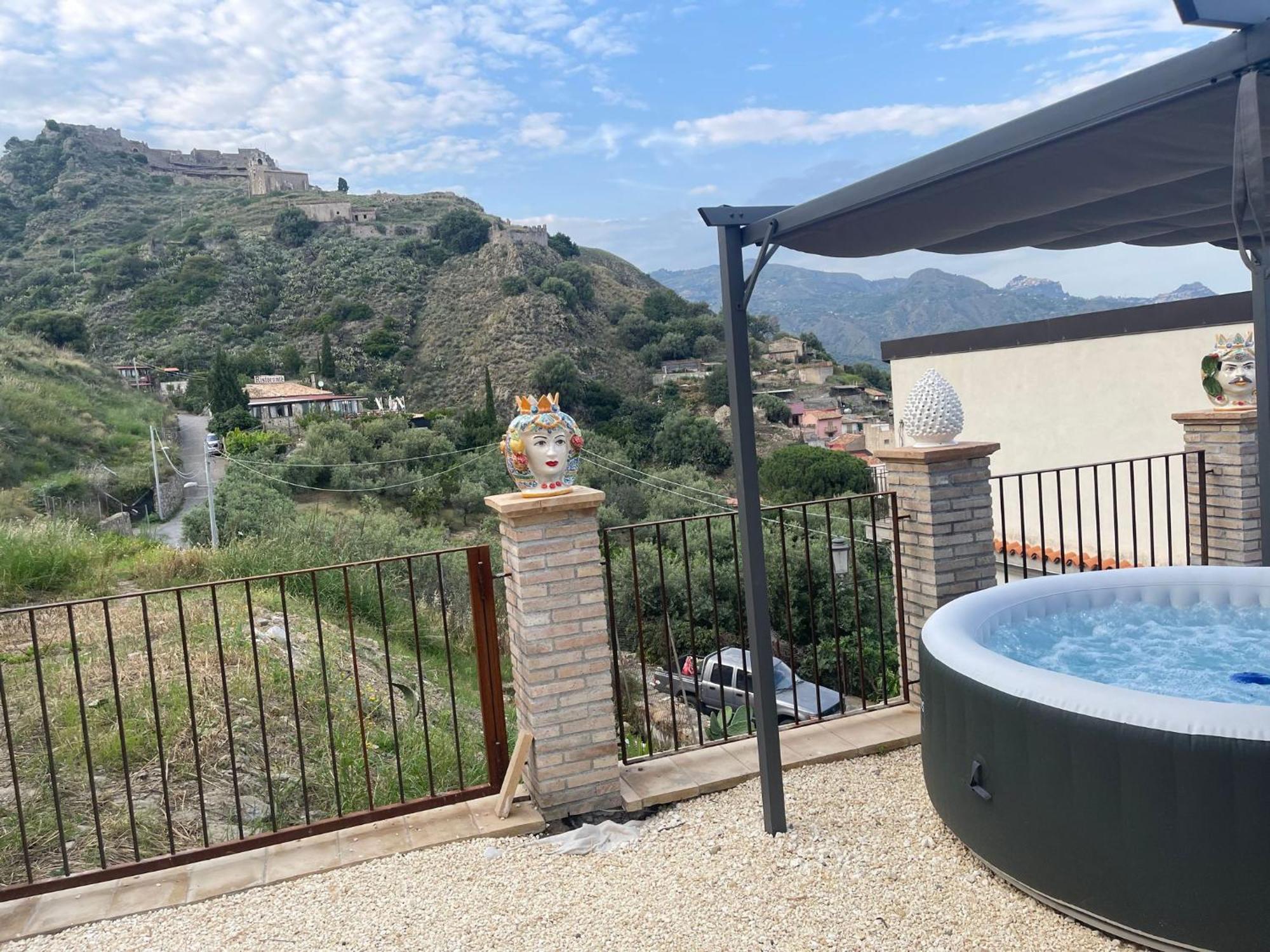 Bed And Relax-Il Maniero Bed & Breakfast Calatabiano Bagian luar foto