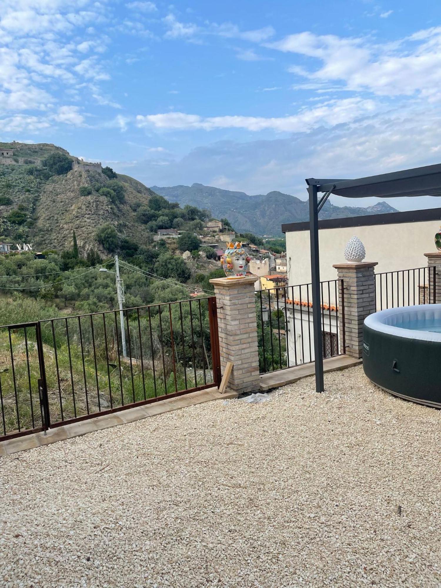 Bed And Relax-Il Maniero Bed & Breakfast Calatabiano Bagian luar foto