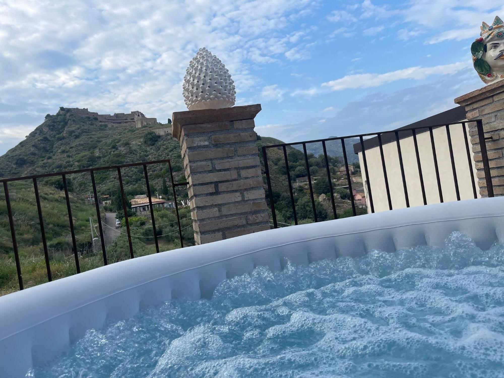 Bed And Relax-Il Maniero Bed & Breakfast Calatabiano Bagian luar foto
