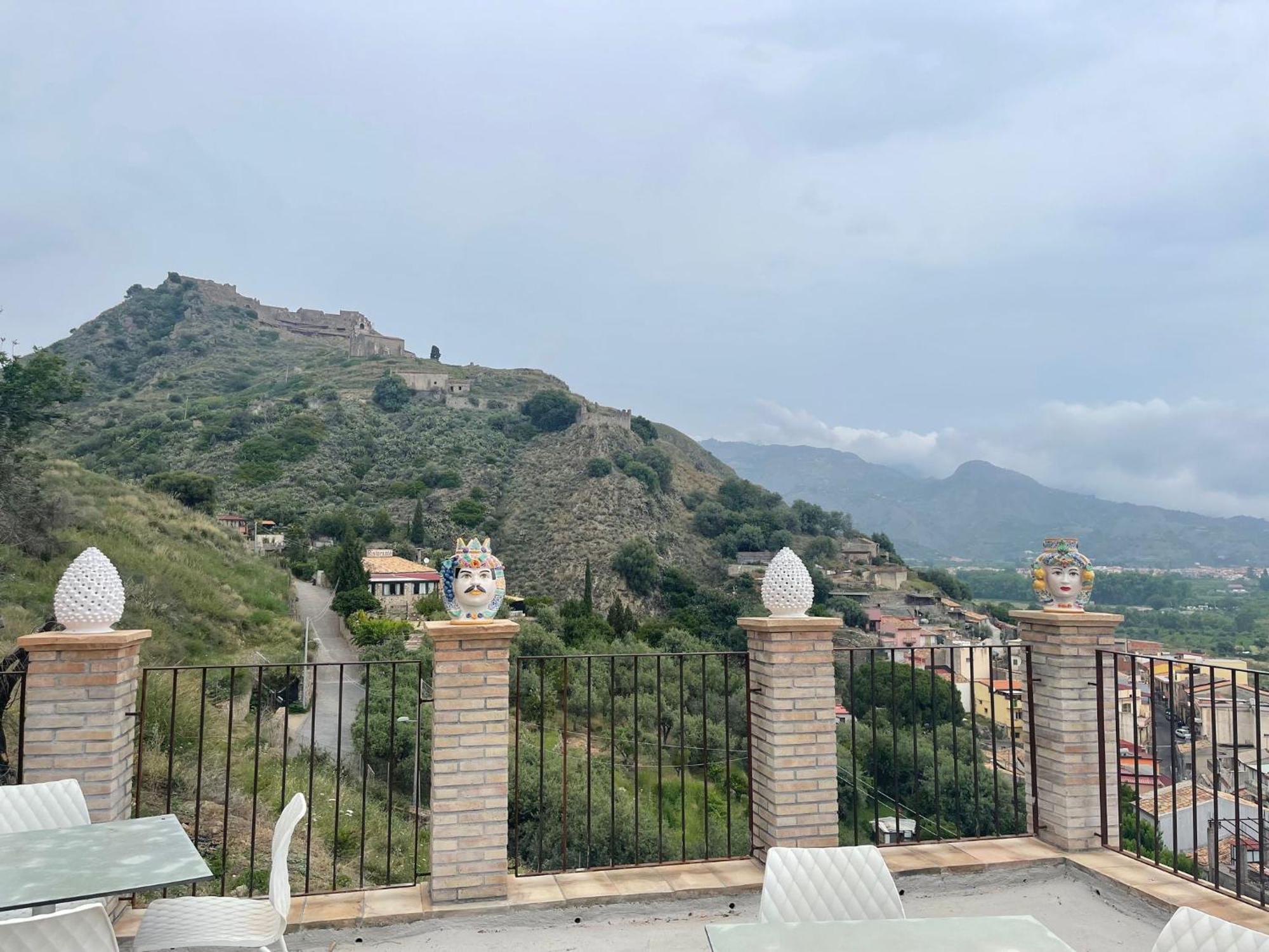 Bed And Relax-Il Maniero Bed & Breakfast Calatabiano Bagian luar foto