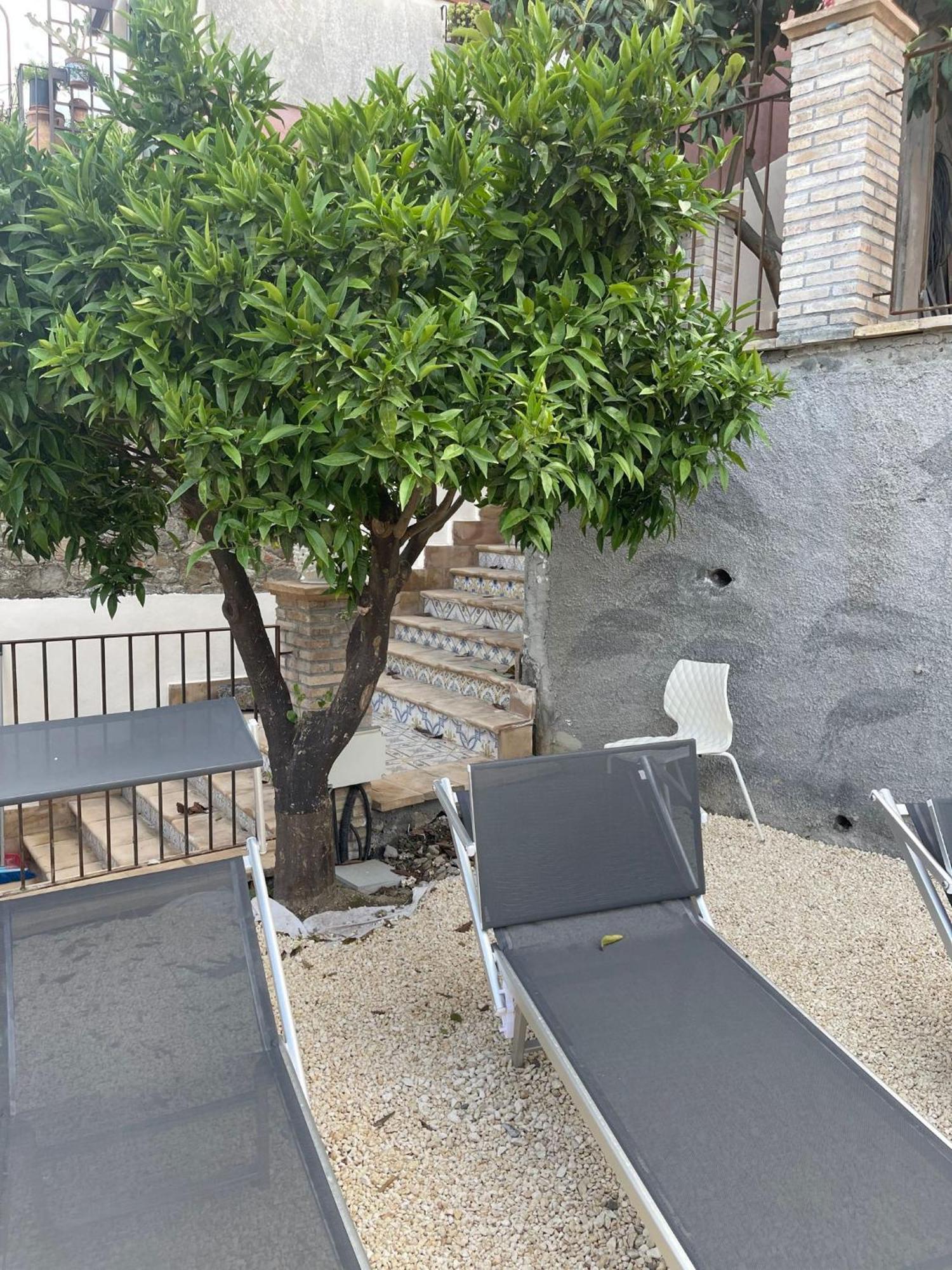 Bed And Relax-Il Maniero Bed & Breakfast Calatabiano Bagian luar foto