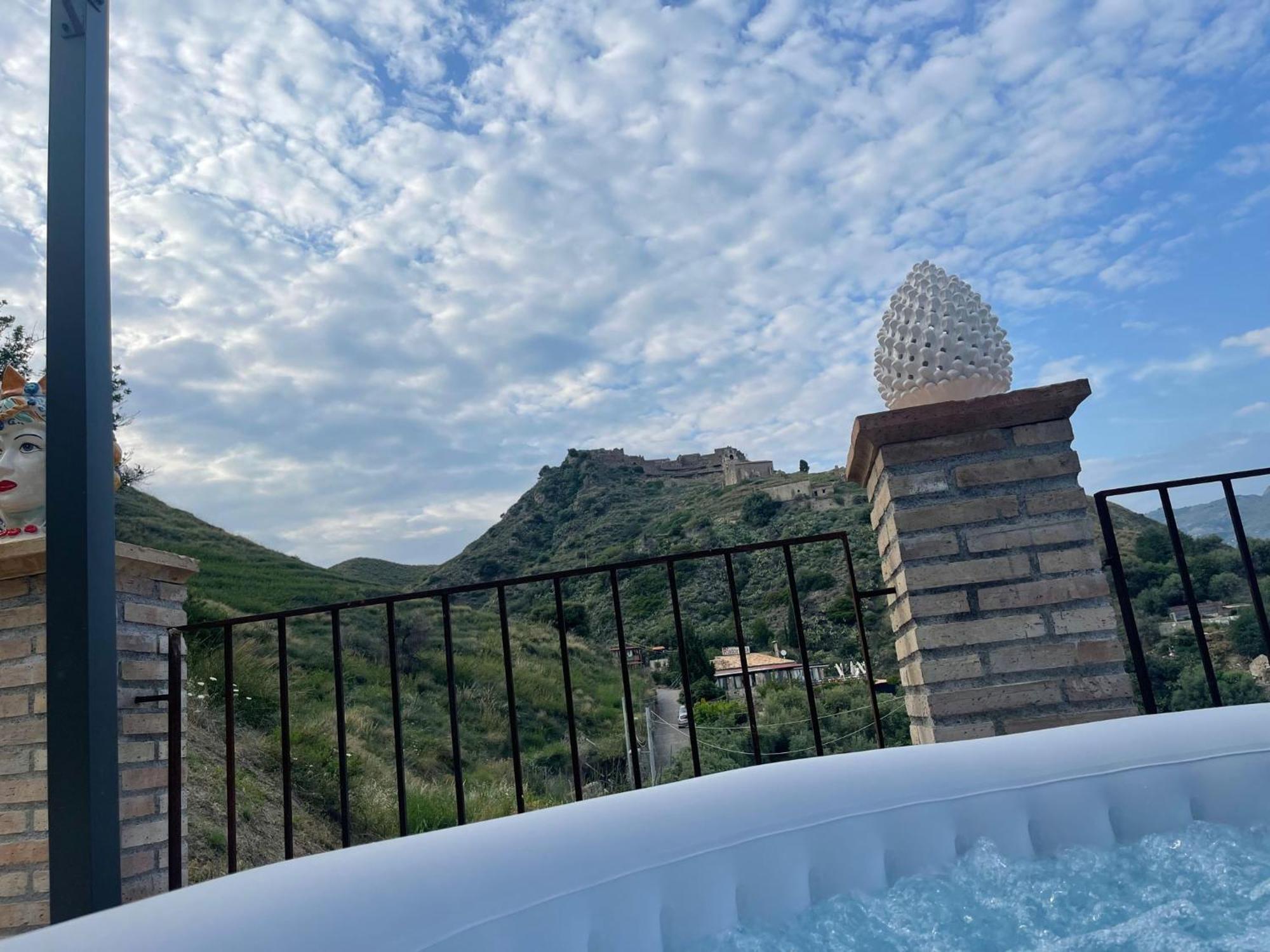 Bed And Relax-Il Maniero Bed & Breakfast Calatabiano Bagian luar foto