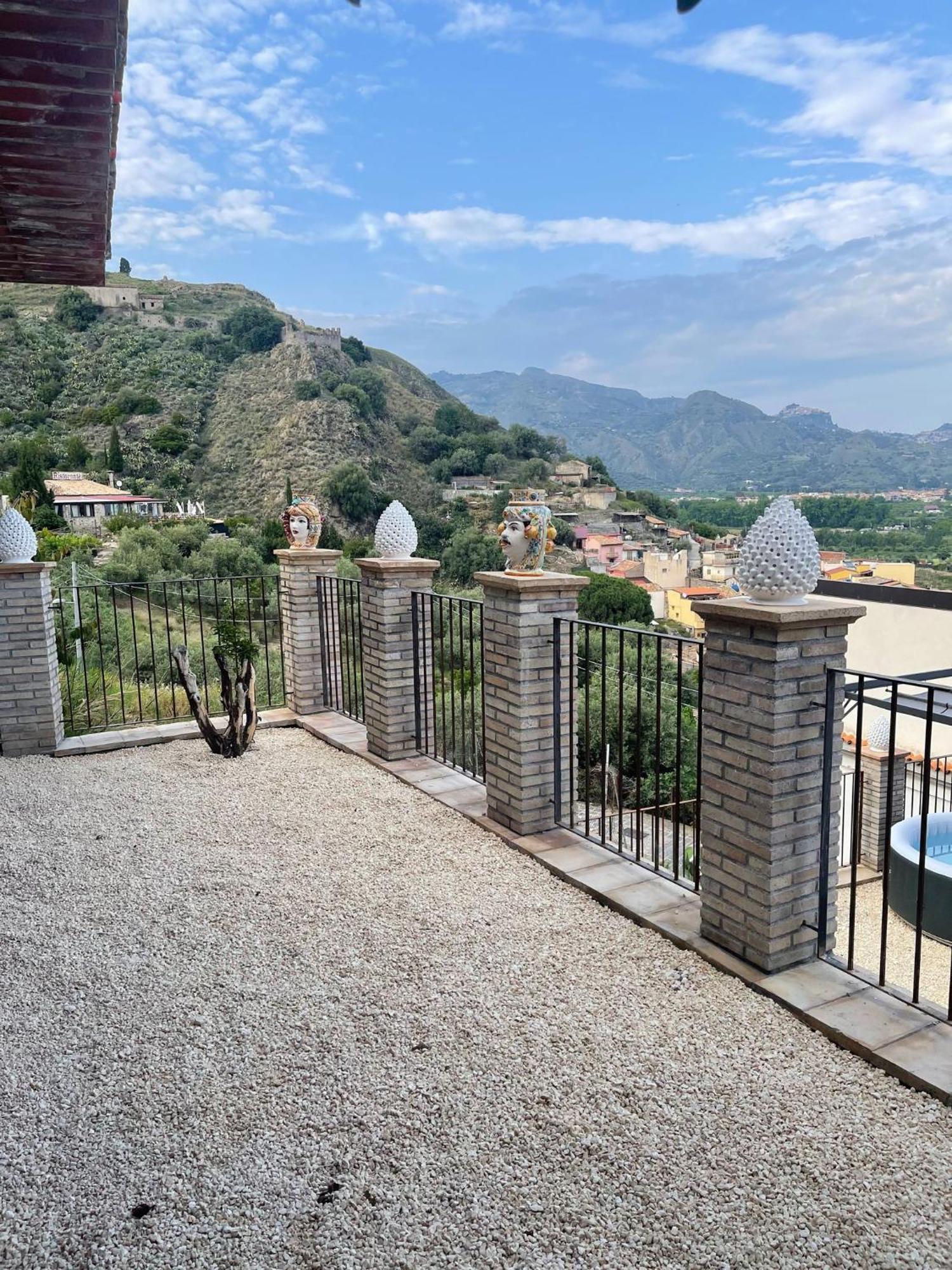 Bed And Relax-Il Maniero Bed & Breakfast Calatabiano Bagian luar foto