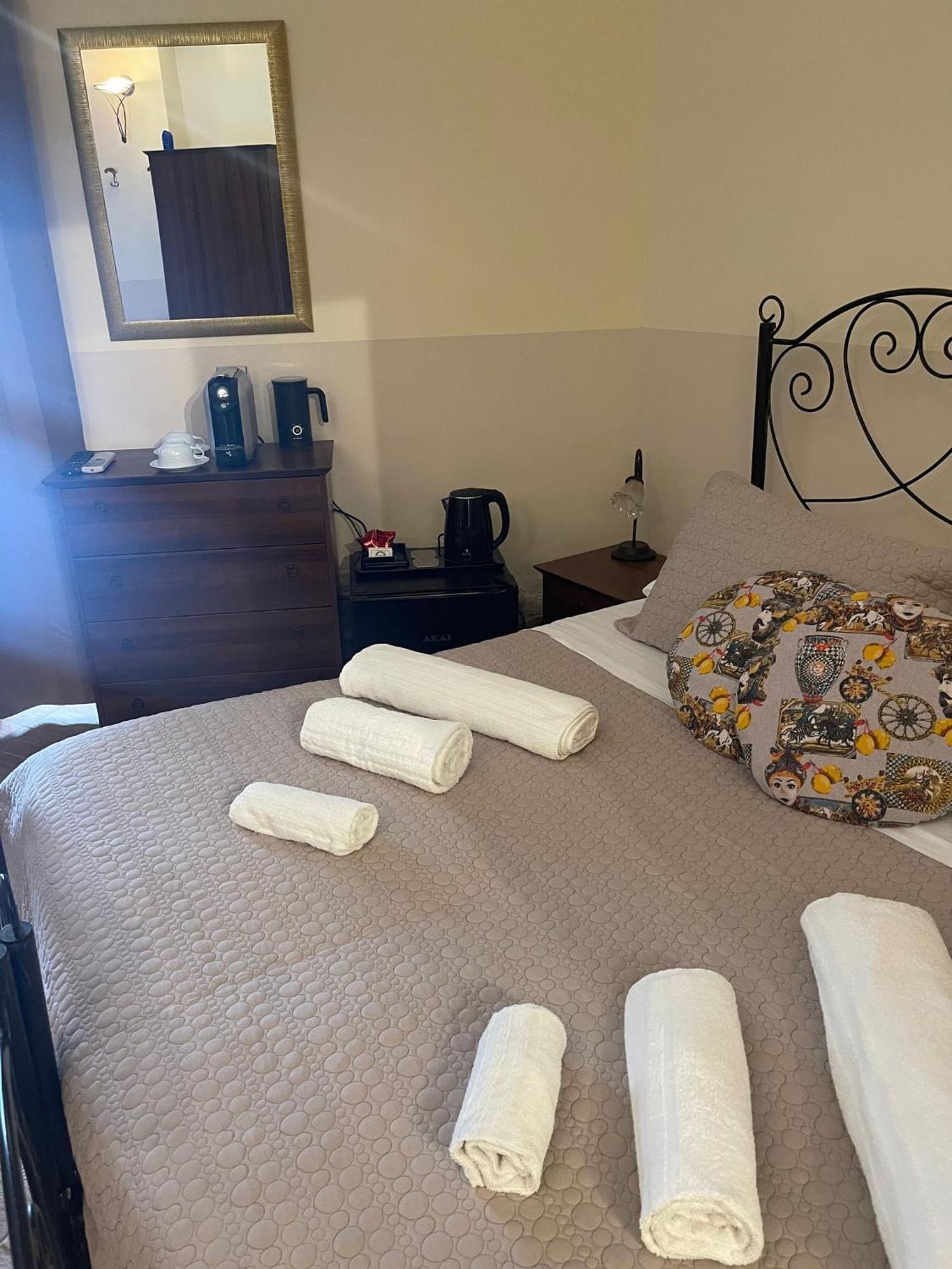 Bed And Relax-Il Maniero Bed & Breakfast Calatabiano Bagian luar foto