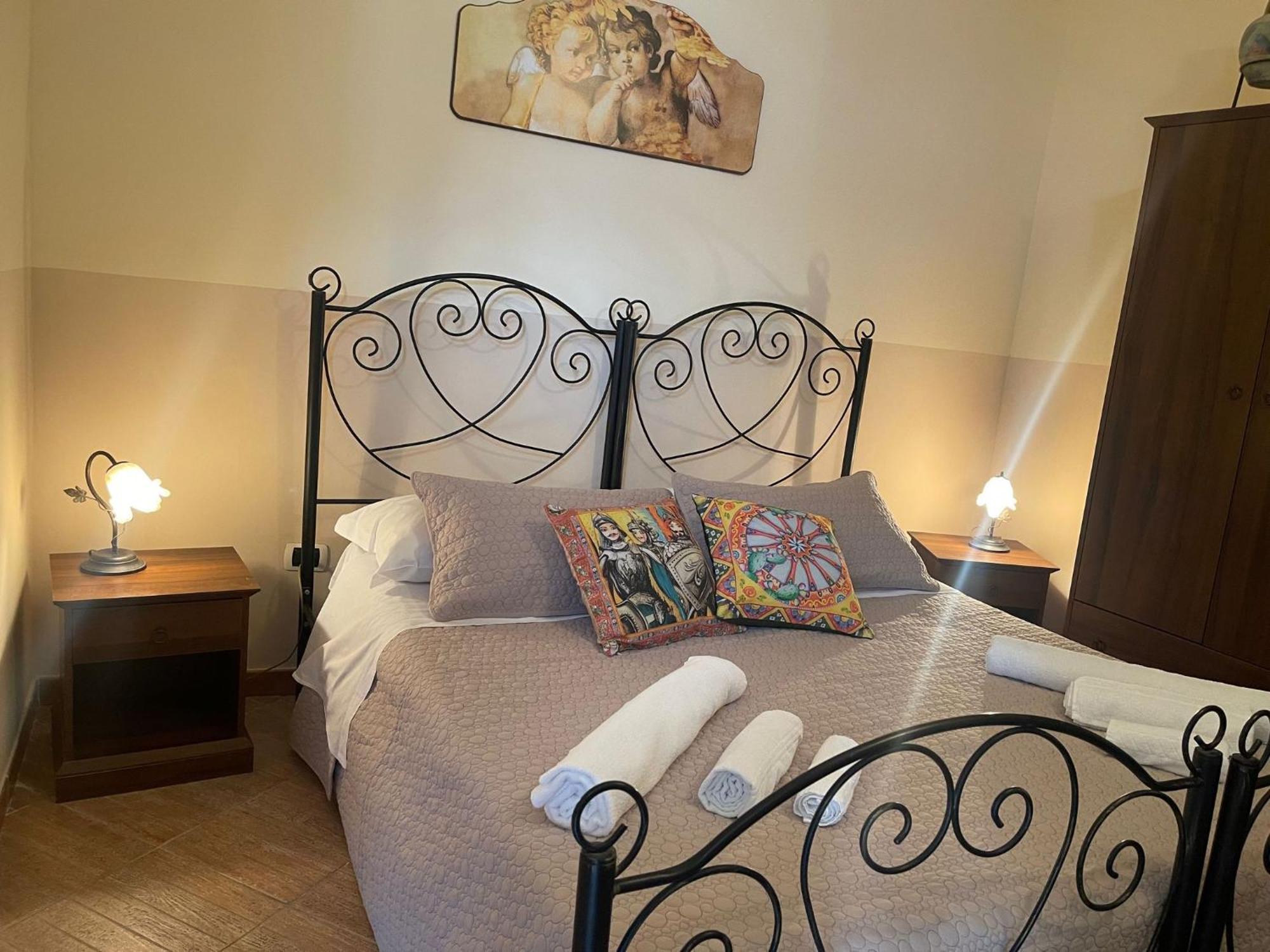 Bed And Relax-Il Maniero Bed & Breakfast Calatabiano Bagian luar foto
