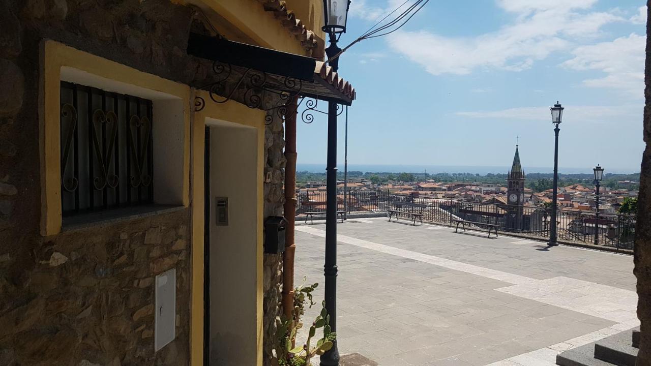 Bed And Relax-Il Maniero Bed & Breakfast Calatabiano Bagian luar foto