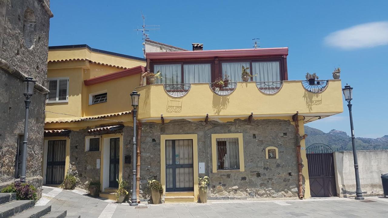 Bed And Relax-Il Maniero Bed & Breakfast Calatabiano Bagian luar foto