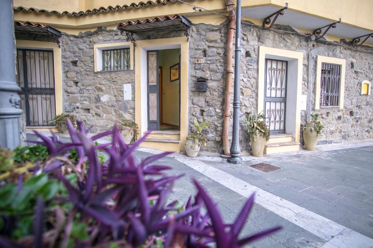 Bed And Relax-Il Maniero Bed & Breakfast Calatabiano Bagian luar foto