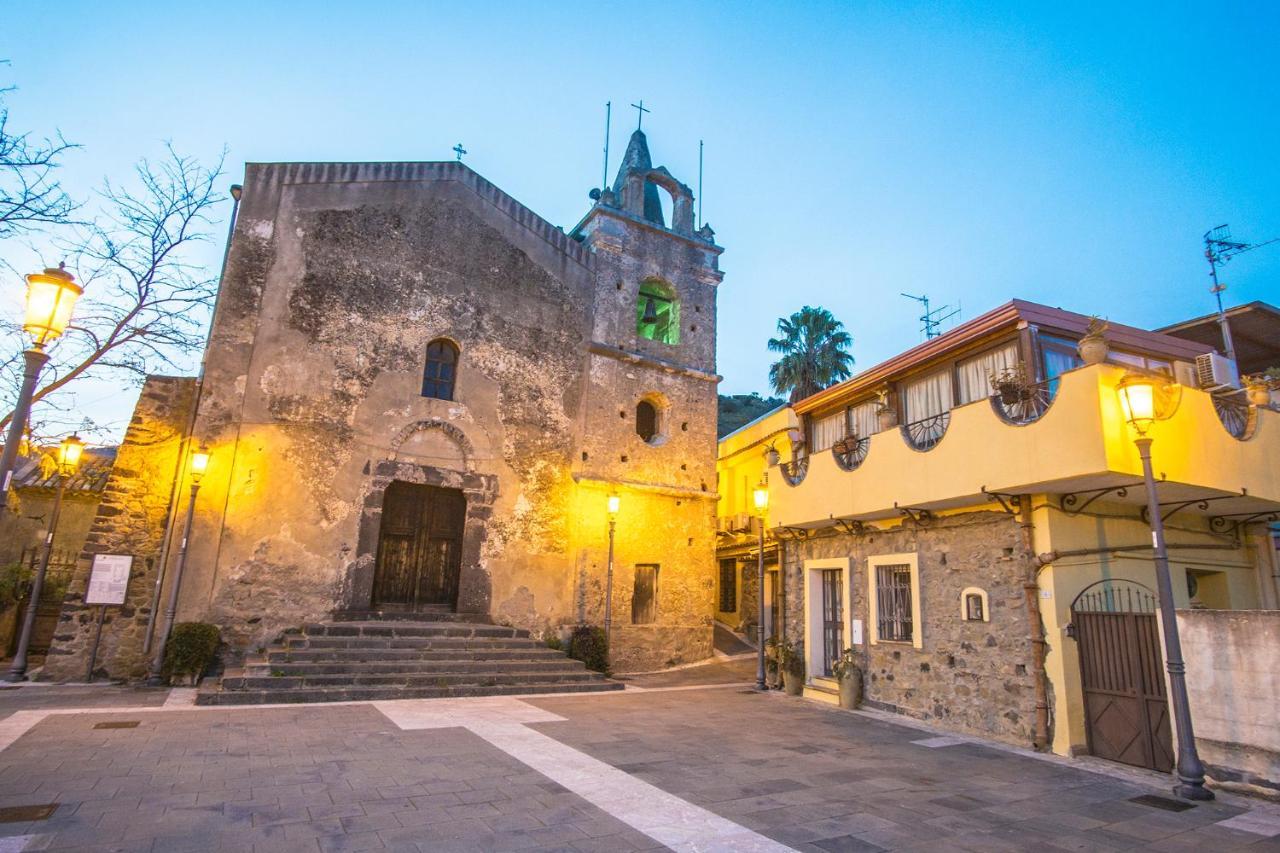 Bed And Relax-Il Maniero Bed & Breakfast Calatabiano Bagian luar foto