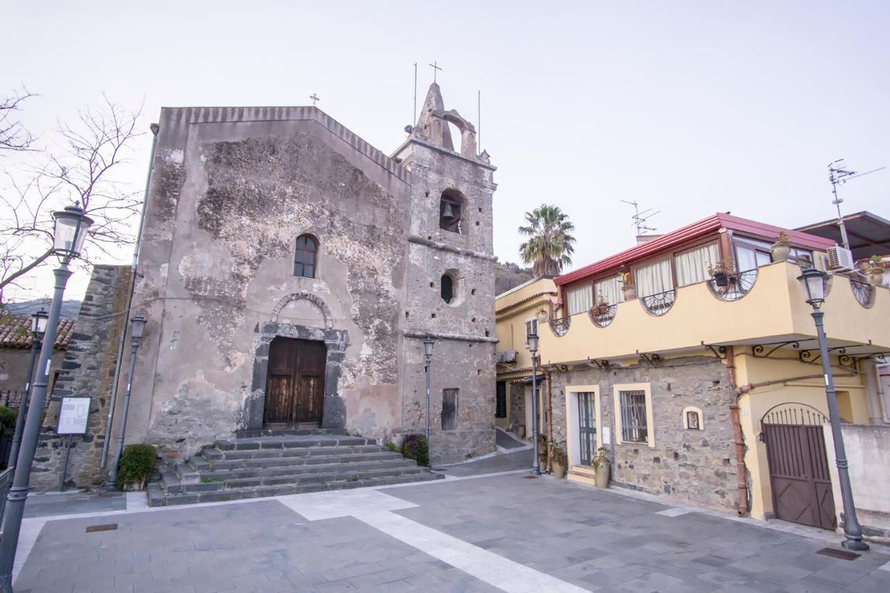 Bed And Relax-Il Maniero Bed & Breakfast Calatabiano Bagian luar foto