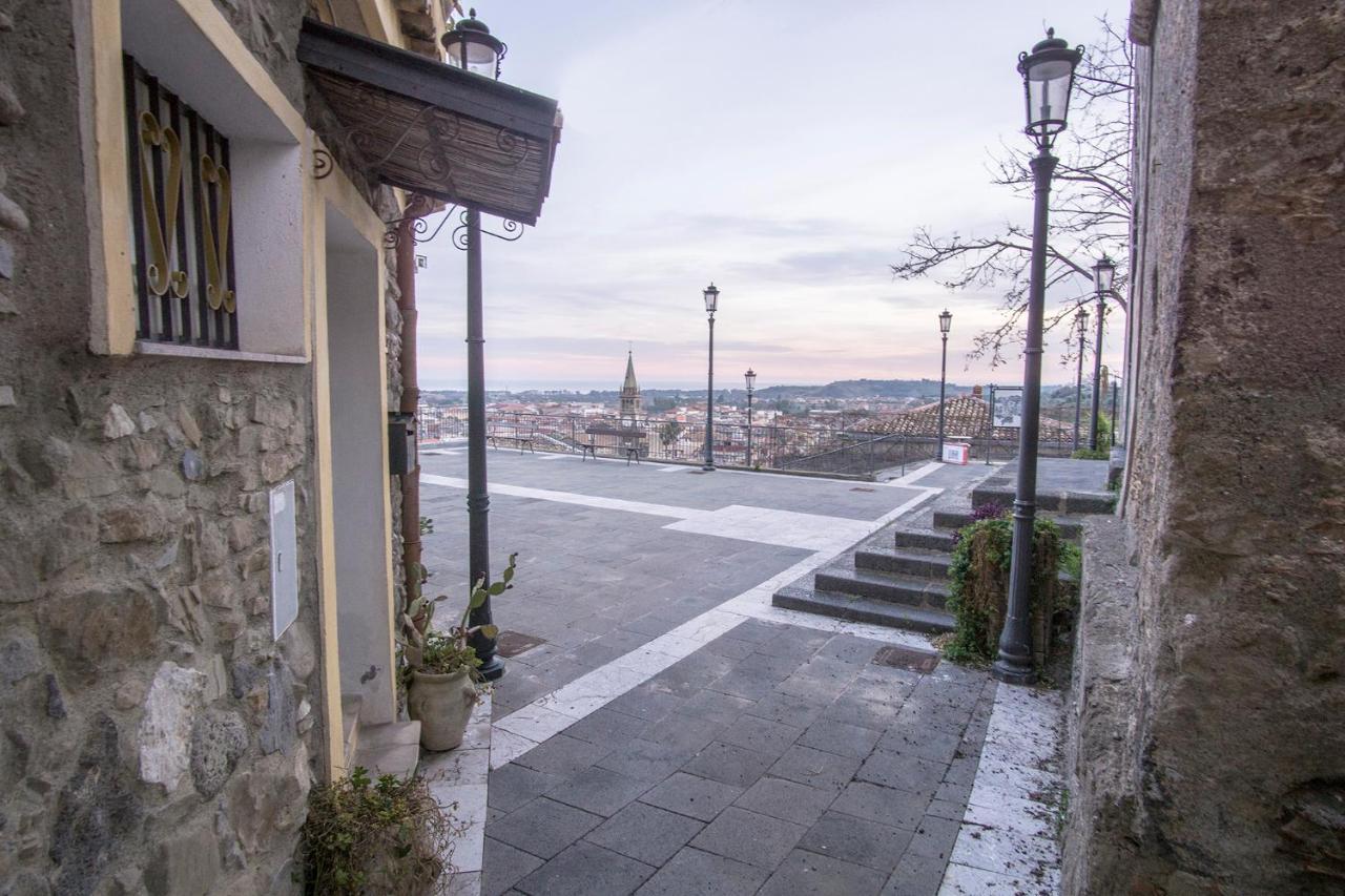 Bed And Relax-Il Maniero Bed & Breakfast Calatabiano Bagian luar foto